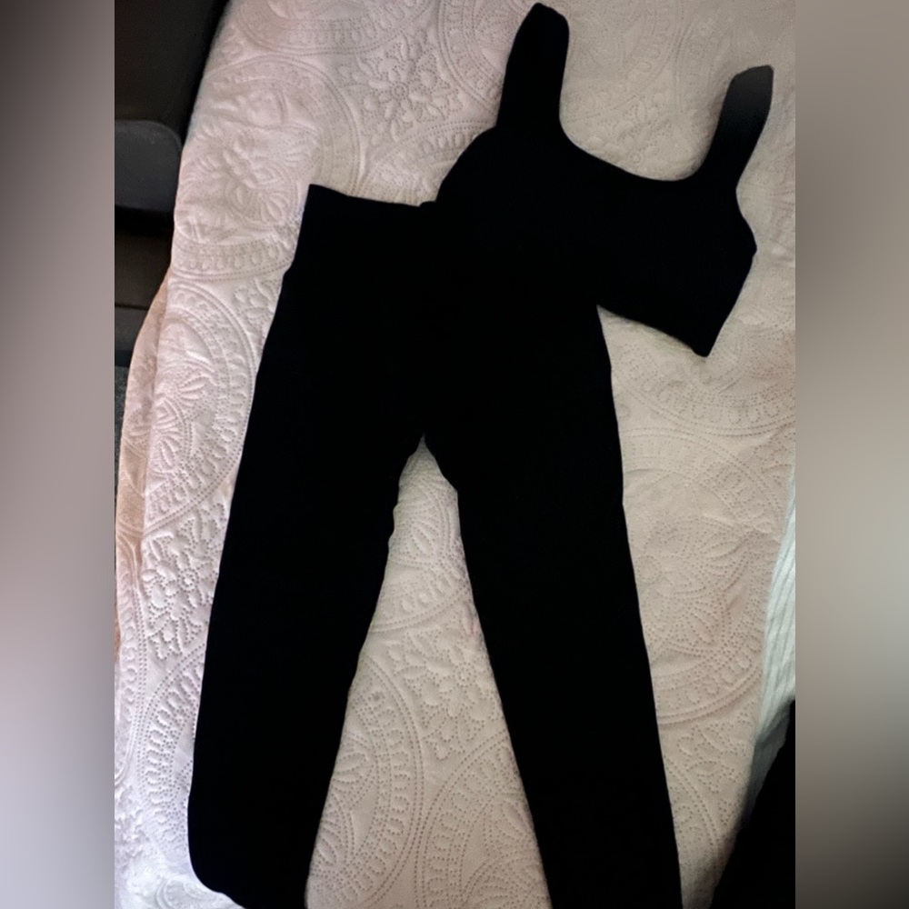 2 sets of workout / Athletic wear